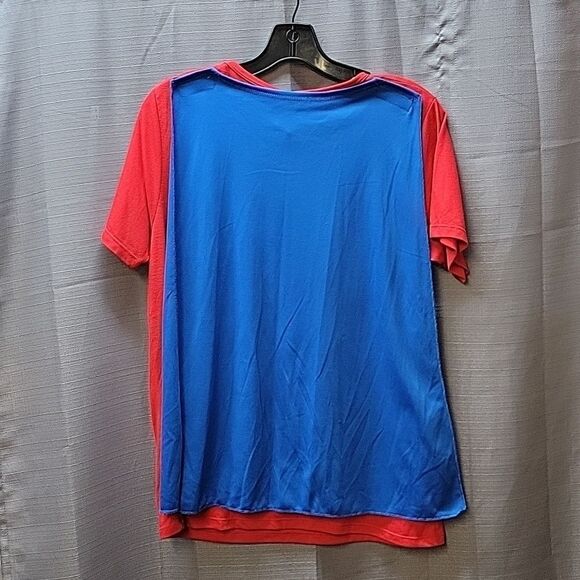 DC Comics Wonder Woman Textured Logo T-Shirt Detachable Cape Womens Large - Picture 2 of 7